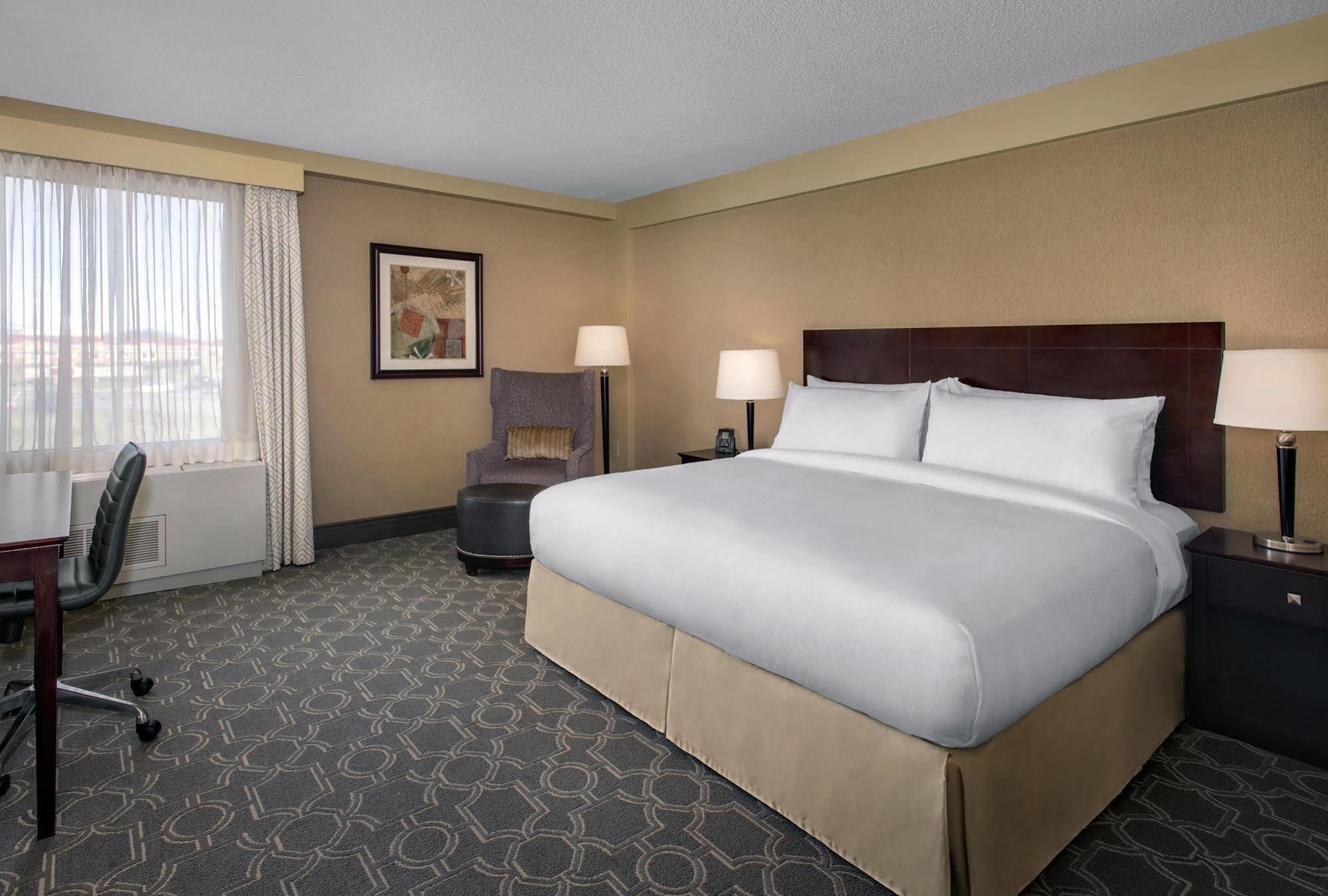 Doubletree By Hilton Pittsburgh Airport Hotel Moon Township Exterior photo